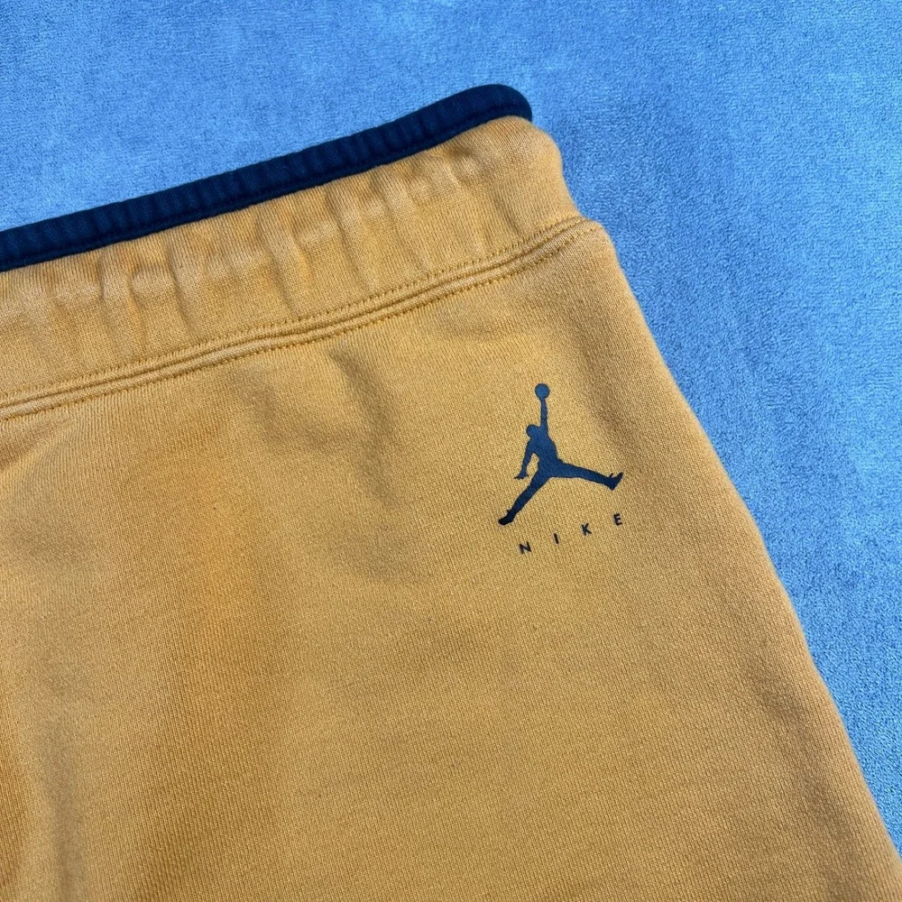 Jordan Nike Jumpman Mens Fleece Shorts Large Yellow Gold Stripe Graphic